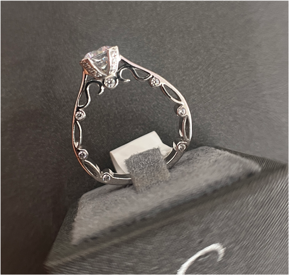Suspiria Ring – Round Cut CZ Solitaire Center
