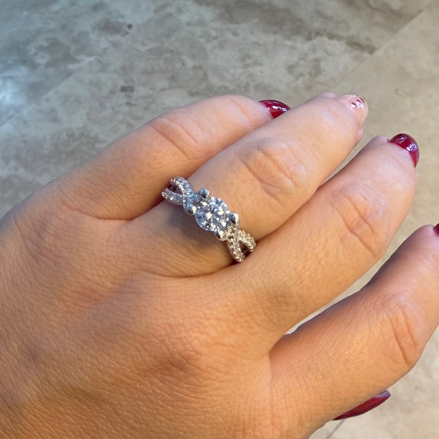 SUSPIRIA BRIDAL ROUND SOLITAIRE