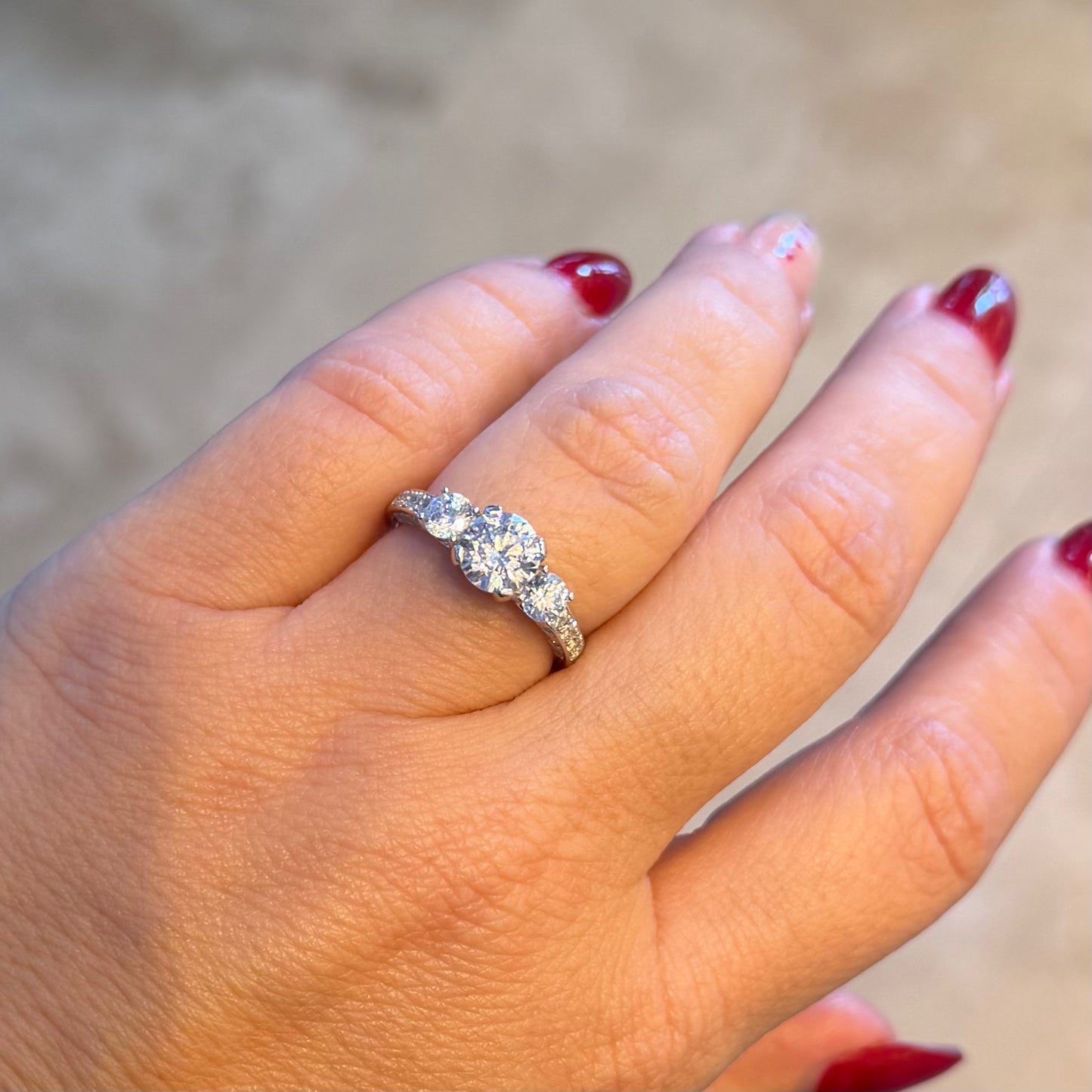 SUSPIRIA BRIDAL ROUND SOLITAIRE